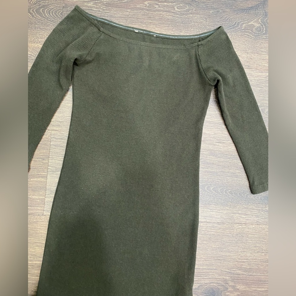 Off-the-shoulder green bodycon dress